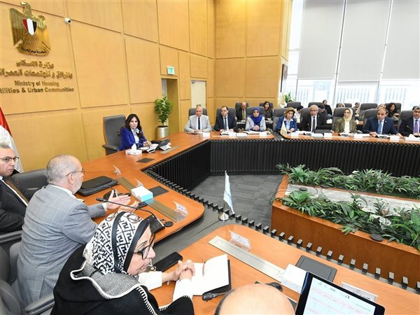 وزيرة الإسكان تعقد اجتماعاً لمتابعة الموقف التنفيذي لمشروع 