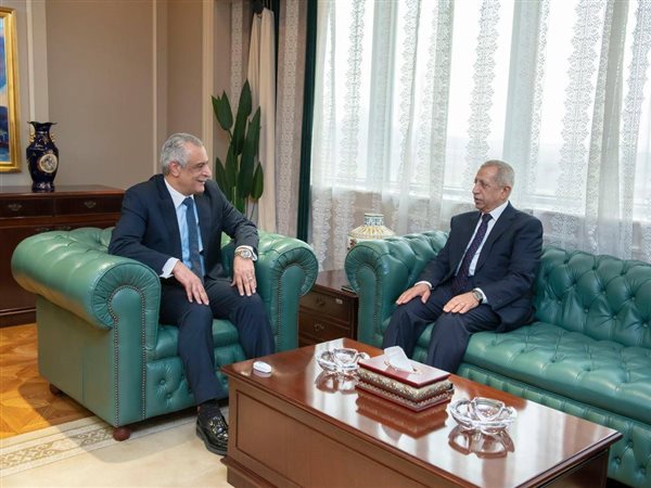 برامج متخصصة ومشروعات ذكاء اصطناعي.. وزير الإنتاج الحربي يلتقى رئيس أكاديمية العلوم والتكنولوجيا