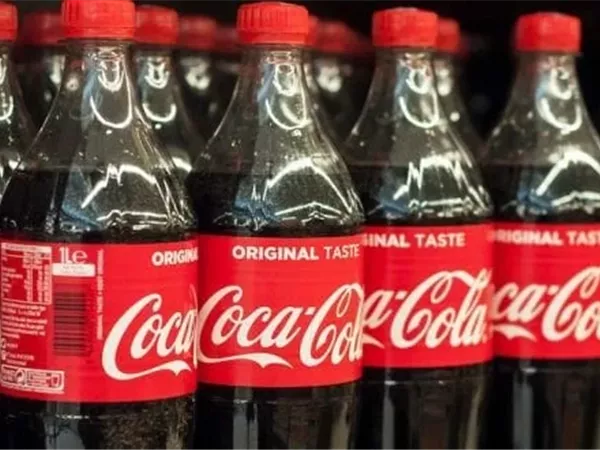 كوكا كولا في ورطة: لجنة تكافؤ الفرص تقاضي الشركة بسبب فعالية نسائية حصرية
