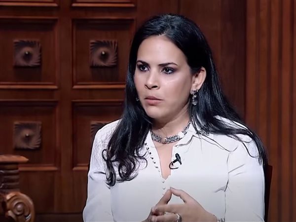 أمينة غالي: مع والدتي عزة فهمي كل شيء يتحول لقطعة حلي