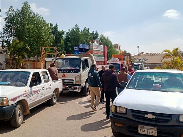 حملة مكبرة لرفع الإشغالات بمولات مدينة الشروق وفتح الممرات أمام المواطنين