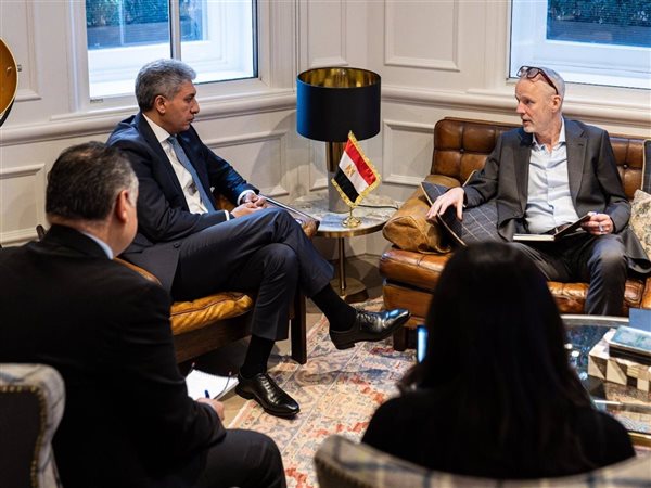 وزير السياحة يبحث مع