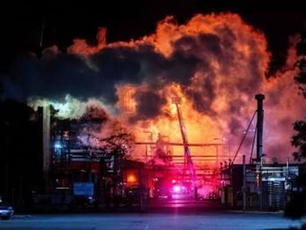 أسعار النفط تقفز عالمياً إثر اندلاع مواجهة عسكرية مباشرة بمشاركة أمريكية ضد إيران