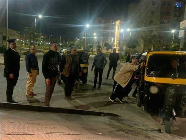 حملة لرفع الإشغالات وفرض الإنضباط بمدينة حدائق أكتوبر