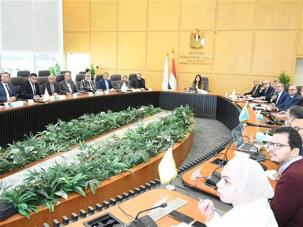وزيرة الإسكان تترأس لجنة المرافق لمتابعة منظومة العمل بقطاع مياه الشرب والصرف الصحي