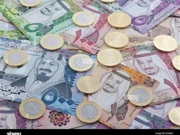 رحلات العمرة تثبت أسعار الريال السعودي في السوق المصرية.. اعرف بكام النهاردة