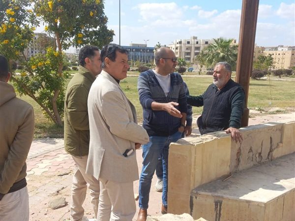 جولة تفقدية لرئيس جهاز مدينة الشروق لمتابعة أعمال التطوير بالطريق الأوسط