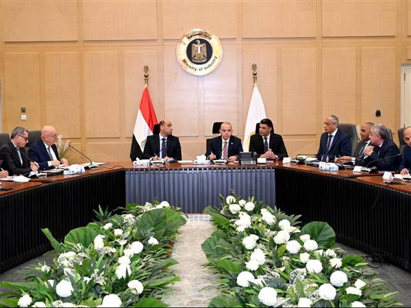 وزراء الاستثمار والتجارة الخارجية والصناعة والعمل يلتقون أعضاء المجلس التصديري للملابس الجاهزة