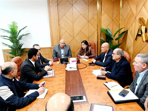 وزيرة الإسكان تبحث مع محافظ مطروح عددا من ملفات العمل المشتركة