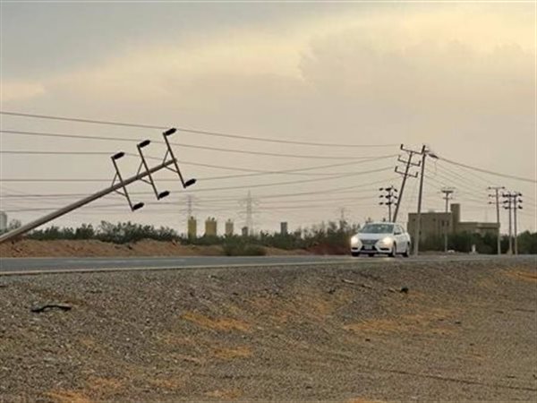 في حالة الطقس السيئ.. إرشادات مهمة من مرفق الكهرباء للمواطنين 