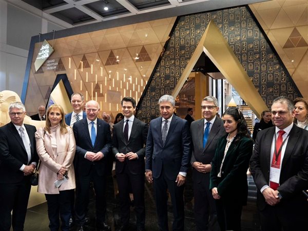 عمدة برلين يطلب زيارة 