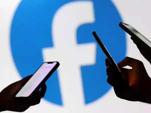 انقطاع مفاجئ في خدمات فيسبوك يربك المستخدمين