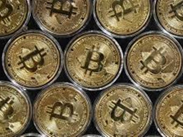 بتكوين تتراجع تحت ضغط المخاطر الجيوسياسية.. وتتأرجح حول 68 ألف دولار