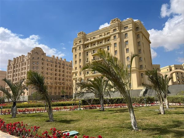 تسليم أول وحدة سكنية لعميل بجاردن سيتى الجديدة R5 بالعاصمة الجديدة