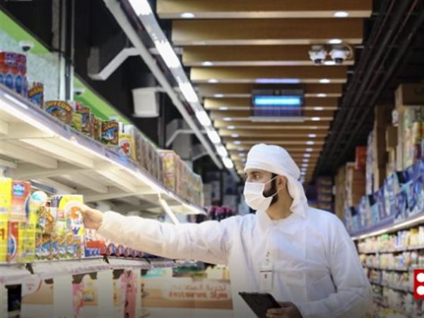 الإمارات تؤكد استقرار الأسواق وتوافر السلع الأساسية.. وتدعو لعدم الشراء المفرط