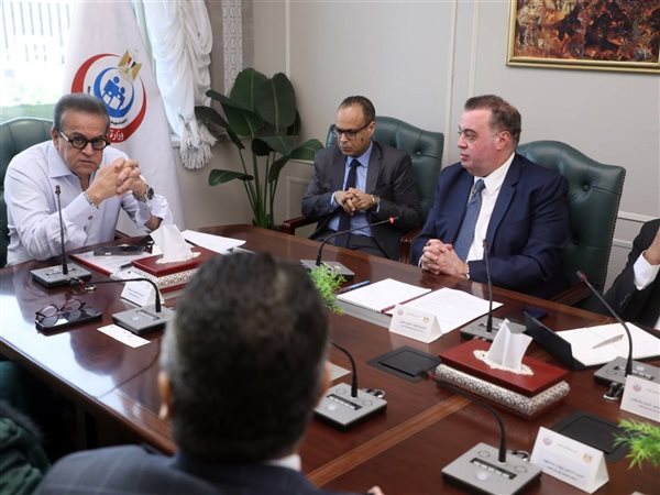 وزير الصحة يدعم مشروع طلاب حلوان التكنولوجية لخدمة المرضى بالذكاء الاصطناعي 