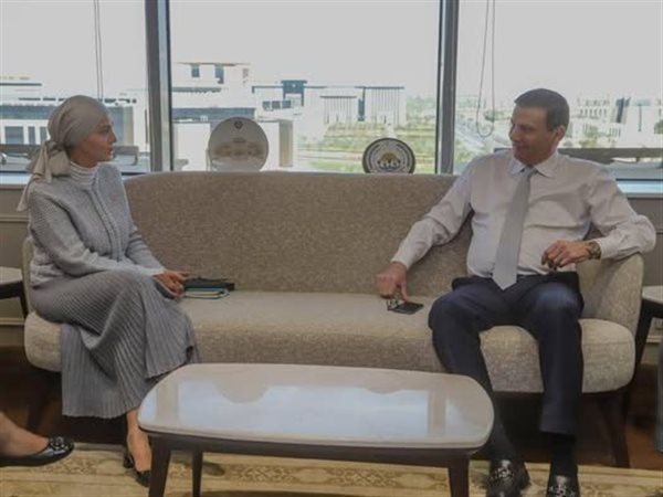 وزير الزراعة يبحث مع مديرة 