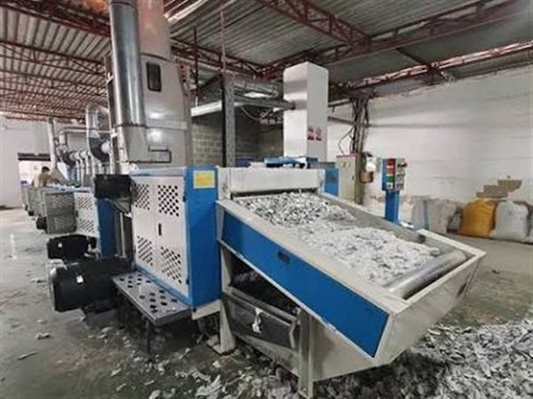 الجمارك تصدر منشورًا جديدًا لتنظيم رسوم تصدير مخلفات المنسوجات