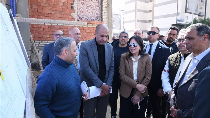 وزيرة الإسكان 