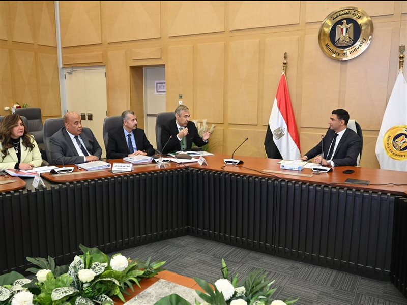 أيمن العشري يشارك