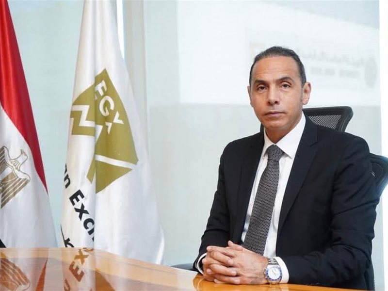 إسلام عزام، رئيس