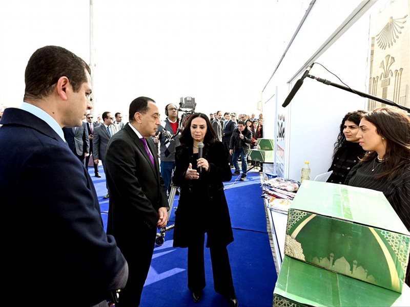 رئيس الوزراء يشهد