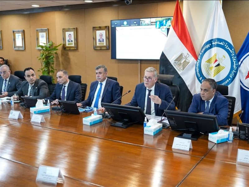 اجتماع وزير البترول