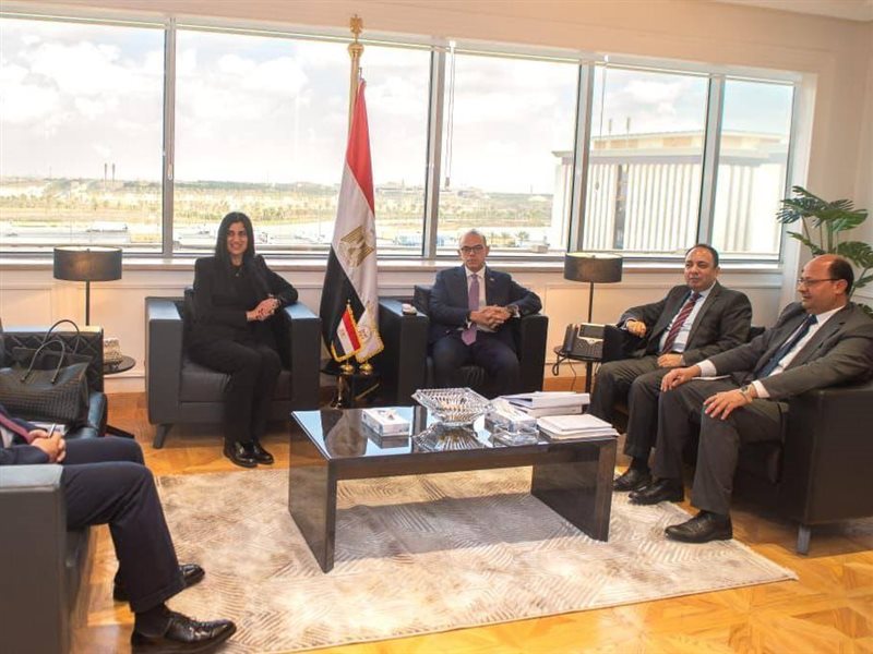 اجتماع وزير الاستثمار