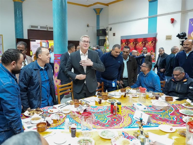 خلال حفل الإفطار