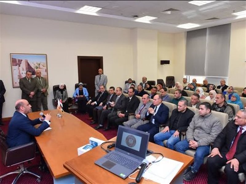 أثناء توزيع التابلت