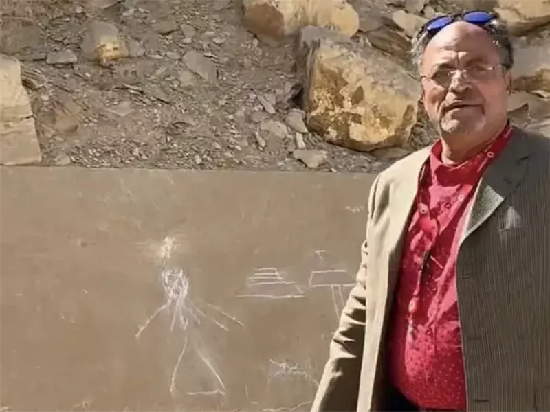 المرشد السياحي رامي