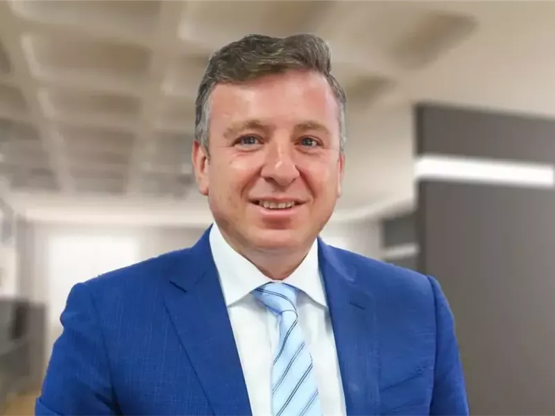 رجل الأعمال باسل