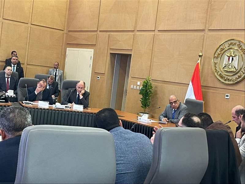 خلال لقاء وزير الكهرباء