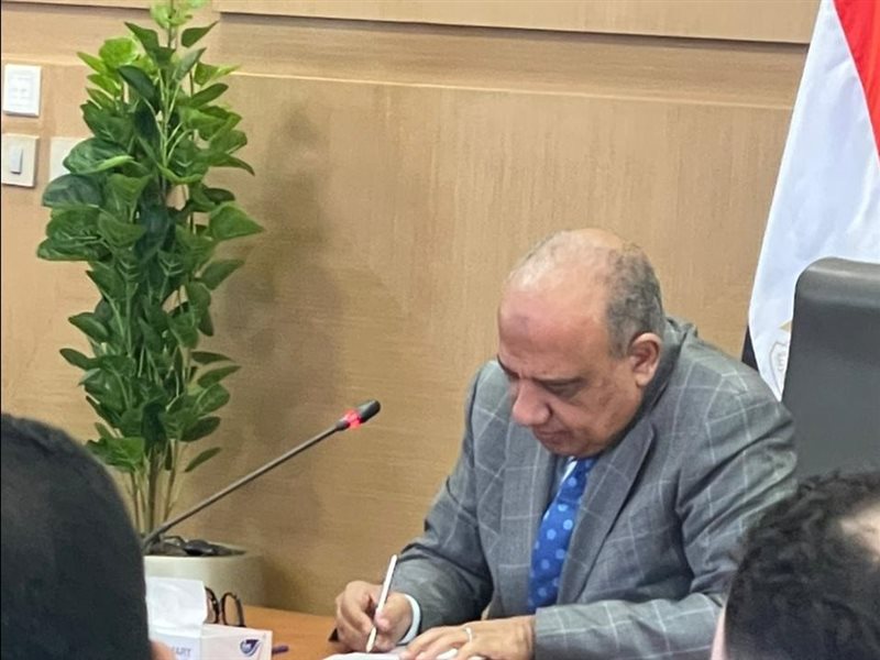  الدكتور محمود عصمت،