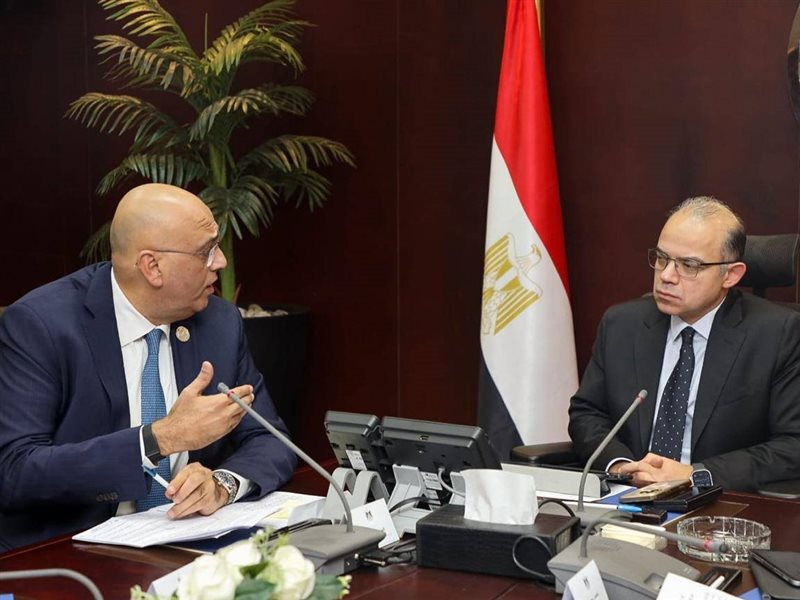 وزير الاستثمار مع رئيس جهاز تنمية المشروعات