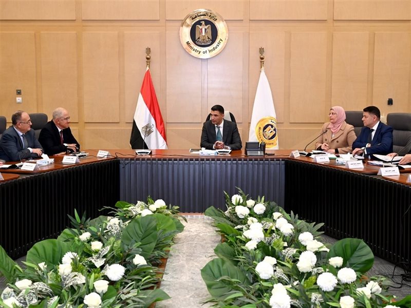وزير الصناعة مع اتحاد