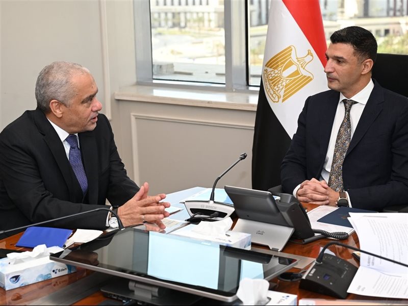 وزير الصناعة ورئيس