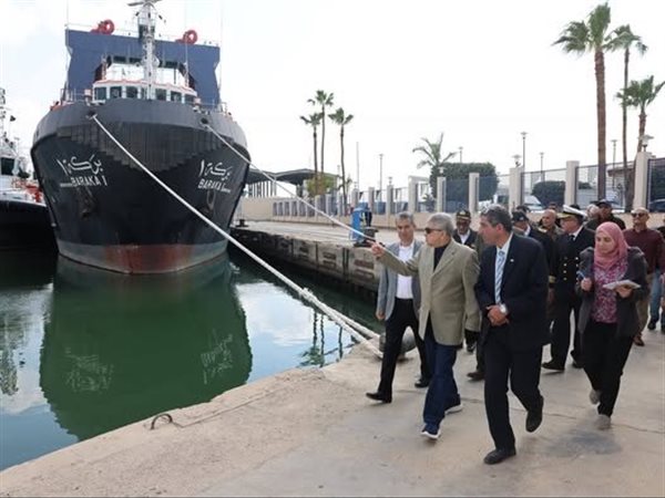  الفريق أسامة ربيع يتابع انتظام حركة الملاحة بالقناة وجاهزية أطقم الإرشاد