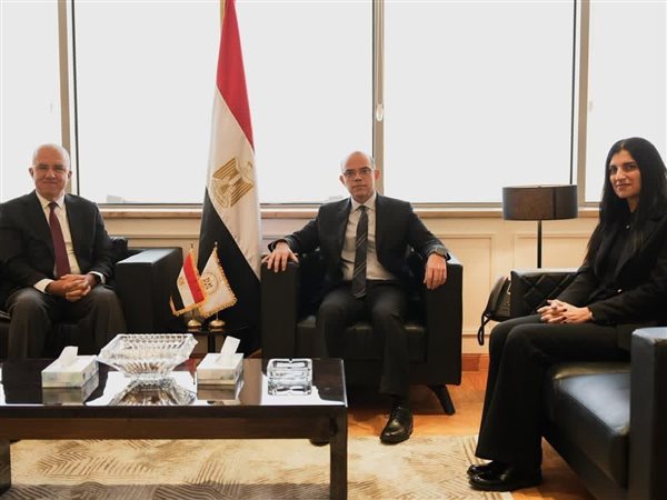 وزير الاستثمار يلتقي اتحاد الصناعات المصرية لتعزيز تنافسية الصناعة وزيادة الصادرات