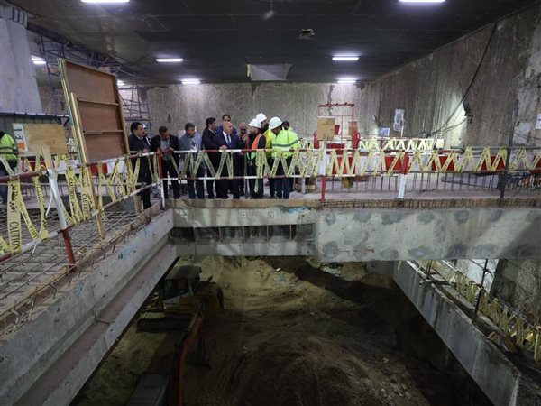الوزير يتفقد محطة الملك الصالح من اللخط الرابع للمترو لمتابعة التقدم في معدلات تنفيذ المشروع