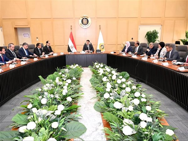 وزير الصناعة: حريصون على النهوض بقطاع السيراميك ورفع نسبة المكون المحلي في منتجاته 