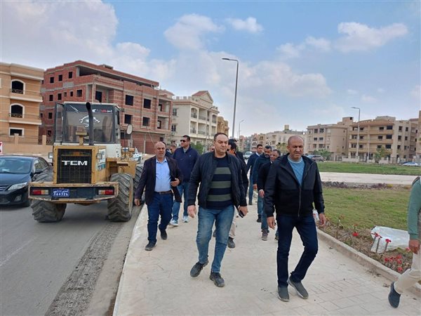 رئيس جهاز مدينة الشروق يتابع تطوير الأرصفة والطرق ودعم منظومة النظافة