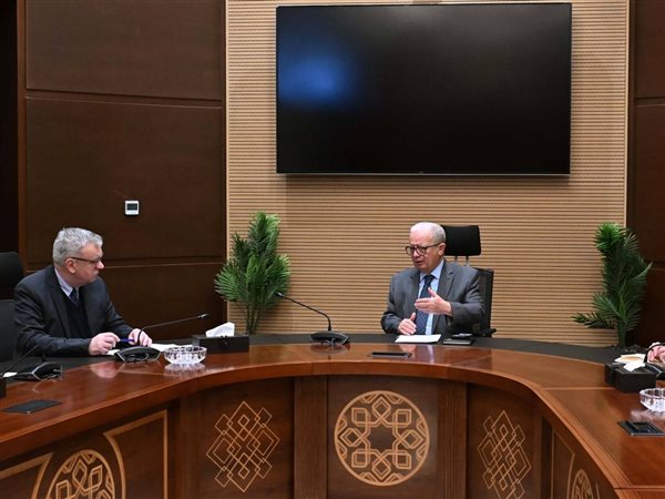 نائب رئيس الوزراء يبحث مع سفيري ألمانيا والهند سبل تعزيز التعاون الاقتصادي المشترك