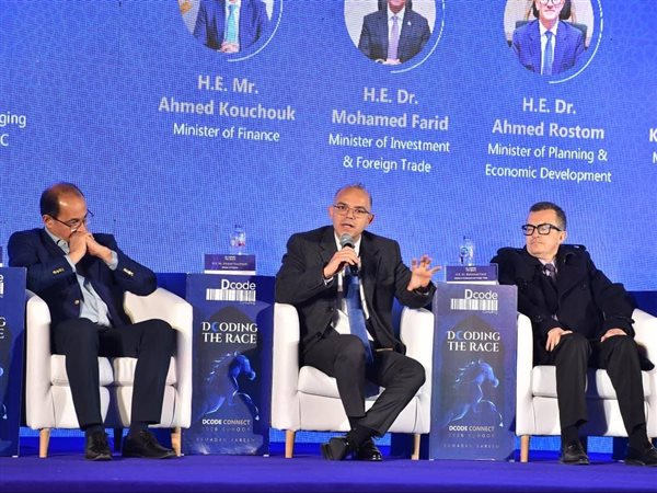 محمد فريد: تنفيذ المزيد من الإصلاحات والسياسات الاقتصادية لزيادة الاستثمارات والصادرات