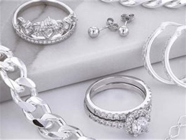 استقرار نسبي في أسعار الفضة اليوم السبت.. والخبراء يصفونها بـ 