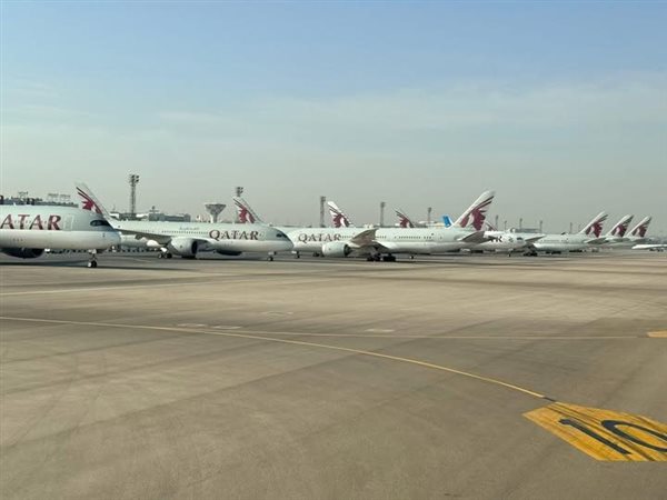 شركات طيران خليجية تبقي طائراتها في مطار القاهرة تحسبًا لتداعيات الحرب