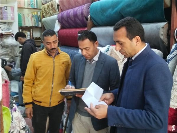  جهاز حماية المستهلك يضبط 10 مخالفات ويُحيل المتلاعبين بالأسعار للنيابة بالمنيا