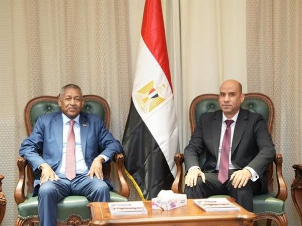 وزير العمل يلتقي السفير السوداني بالقاهرة لبحث التعاون في تدريب الكوادر السوادنية وتأهيلها لسوق العمل 