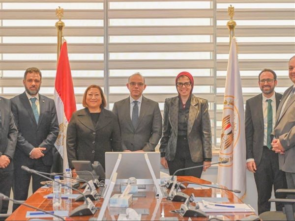 وزير الاستثمار يبجث مع شركة 