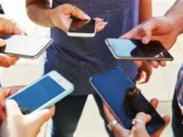 نصف الأهالي في مصر يشاركون صور وأخبار أطفالهم على الإنترنت